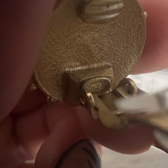 CHANEL Vintage Faux Pearl Gold CC Clip On Earrings - Picture 6 of 11